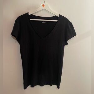 Banana Republic 100% cotton Cotton V-Neck T-Shirt large‎
